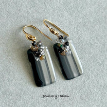 Load image into Gallery viewer, Banded agate cluster earrings