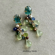 Laden Sie das Bild in den Galerie-Viewer, Prehnite, peridot clusters and teal moss kyanite studs earrings