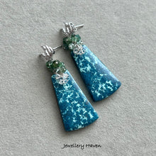 Cargar imagen en el visor de la galería, Shattuckite, green tourmaline and Herkimer quartz earrings