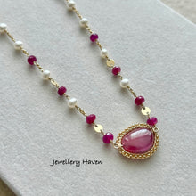 Charger l&#39;image dans la galerie, Untreated natural Ruby and pearl necklace