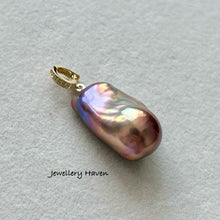 Cargar imagen en el visor de la galería, Aurora metallic iridescent baroque pearl pendant