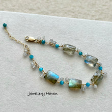 画像をギャラリービューアに読み込む, Labradorite and neon blue apatite bracelet