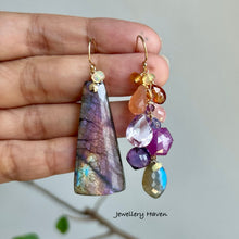 Laden Sie das Bild in den Galerie-Viewer, Purplish orange flash Labradorite earrings