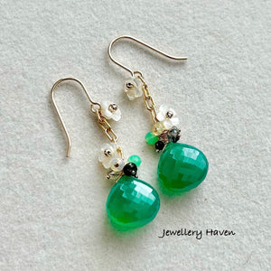 Green onyx, mother of pearl flowers earrings