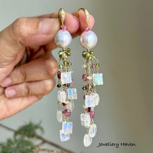 画像をギャラリービューアに読み込む, Edison pearl and moonstone gems tassels earrings
