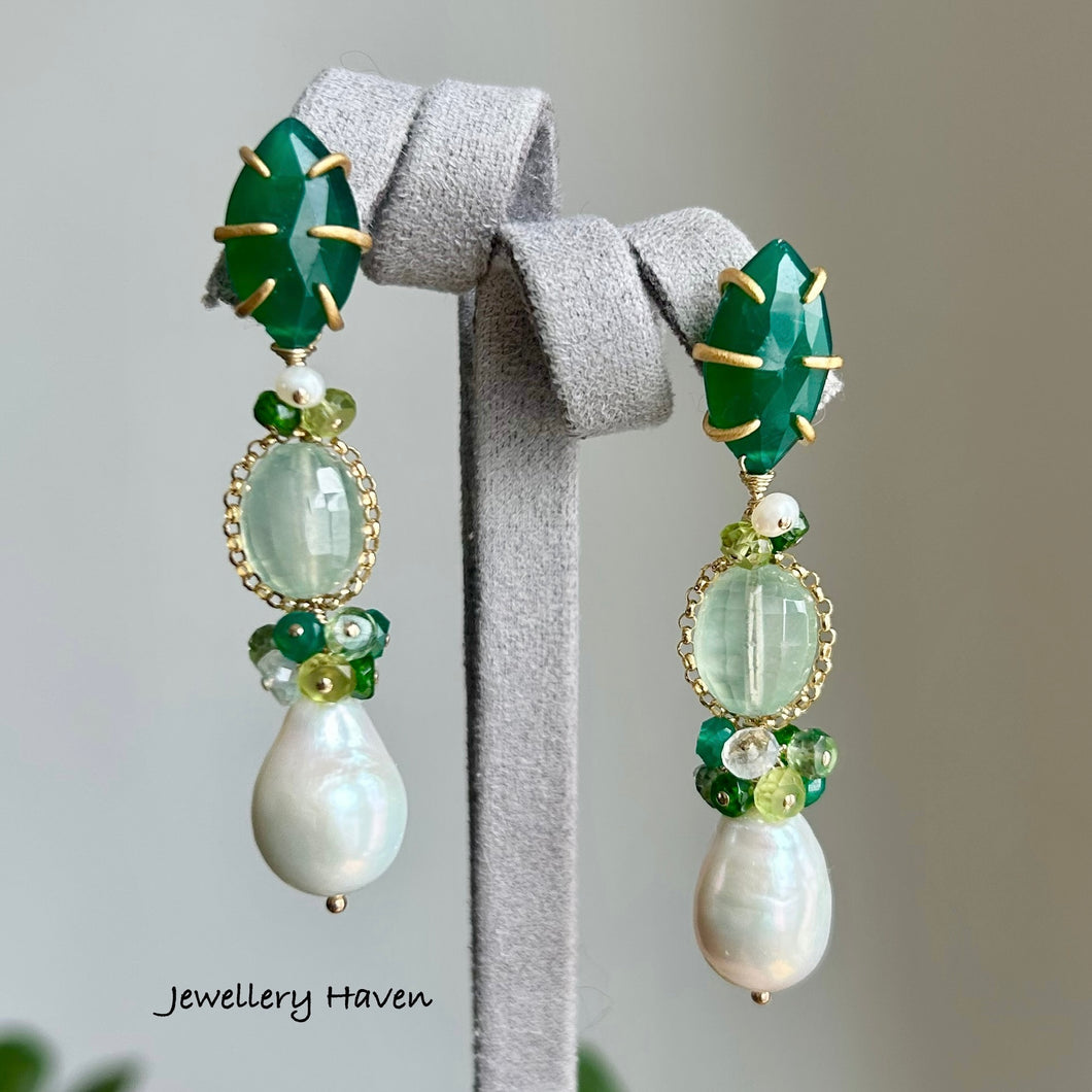 Edison pearl, prehnite and green onyx studs earrings