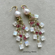 画像をギャラリービューアに読み込む, Edison pearl and moonstone gems tassels earrings