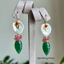 Load image into Gallery viewer, Green onyx and Keshi pearl earrings