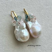 Laden Sie das Bild in den Galerie-Viewer, Baroque pearls, aquamarine and pink morganite cluster earrings