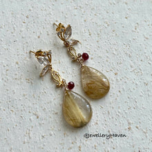Laden Sie das Bild in den Galerie-Viewer, Golden rutilated quartz earrings