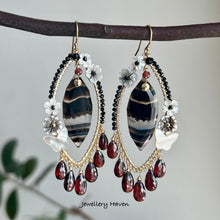 Laden Sie das Bild in den Galerie-Viewer, Black banded agate, garnet, black spinel chandelier earrings