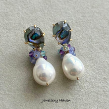 Charger l&#39;image dans la galerie, Edison pearl and abalone shell stud earrings