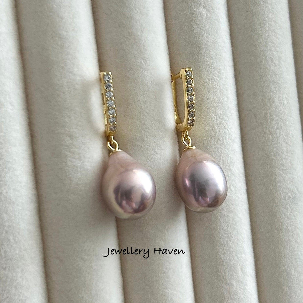 Metallic iridescent Edison pearl hoop earrings