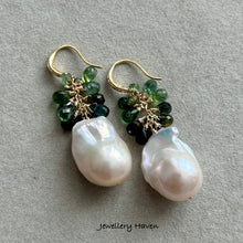 Load image into Gallery viewer, Green tourmaline and baroque pearl earrings
