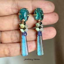 画像をギャラリービューアに読み込む, Blue flash labradorite and teal moss kyanite studs earrings