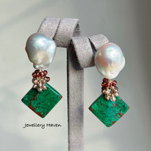 Load image into Gallery viewer, Australian malachite and baroque pearl studs earrings