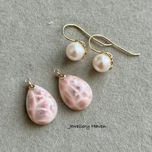 Pink Natrolite with pearl hook earrings (detachable)