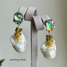 Charger l&#39;image dans la galerie, Iridescent baroque pearl and abalone shell earrings