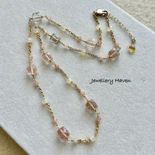 Cargar imagen en el visor de la galería, Copper rutilated quartz cube necklace