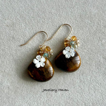 Cargar imagen en el visor de la galería, Tiger eye, citrine, mother of pearl earrings
