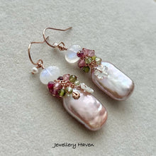 Cargar imagen en el visor de la galería, Iridescent lavender pearls, moonstone and tourmaline earrings