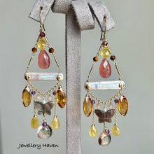 Cargar imagen en el visor de la galería, Soleil pearl chandelier earrings