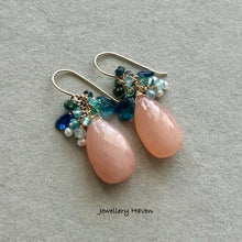 Carica l'immagine nel visualizzatore di Gallery, Peach moonstone, green tourmaline, blue kyanite earrings