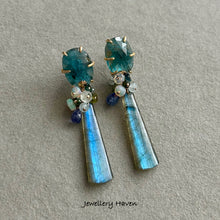 画像をギャラリービューアに読み込む, Blue flash labradorite and teal moss kyanite studs earrings