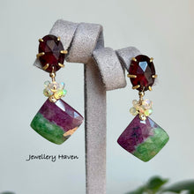 画像をギャラリービューアに読み込む, Ruby zoisite with garnet studs earrings