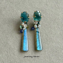 画像をギャラリービューアに読み込む, Blue flash labradorite and teal moss kyanite studs earrings