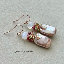 Charger l&#39;image dans la galerie, Iridescent lavender pearls, moonstone and tourmaline earrings