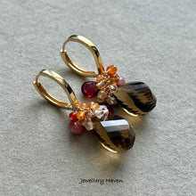 Laden Sie das Bild in den Galerie-Viewer, Beer quartz, Mexican fire opal, rhodochrosite and garnet earrings