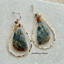 Load image into Gallery viewer, Marcasite in agate earrings