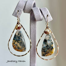 Load image into Gallery viewer, Marcasite in agate earrings