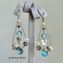 Charger l&#39;image dans la galerie, Blue topaz chandelier earrings