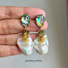 Charger l&#39;image dans la galerie, Iridescent baroque pearl and abalone shell earrings