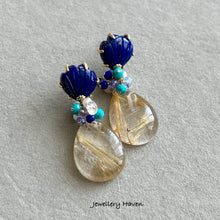 Charger l'image dans la galerie, Golden rutilated quartz and lapis lazuli studs earrings