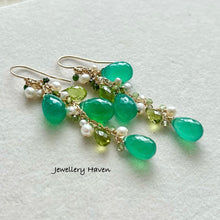 Cargar imagen en el visor de la galería, Green onyx, peridot and pearls earrings