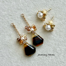 Load image into Gallery viewer, Montana agate with bee fresh water pearl studs earrings (detachable)