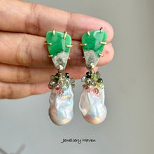 Laden Sie das Bild in den Galerie-Viewer, Iridescent white baroque pearl, tourmaline and Variscite studs earrings