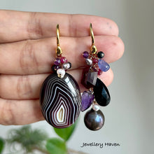 Carica l&#39;immagine nel visualizzatore di Gallery, Banded black agate asymmetrical earrings