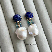 Charger l'image dans la galerie, Baroque pearl and lapis lazuli stud earrings
