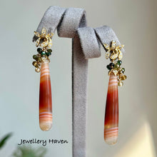 Charger l'image dans la galerie, Banded red agate earrings