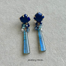 Laden Sie das Bild in den Galerie-Viewer, Lapis lazuli studs and labradorite earrings (detachable style)