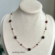 画像をギャラリービューアに読み込む, Garnet and pink opal necklace