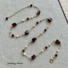 画像をギャラリービューアに読み込む, Garnet and pink opal necklace