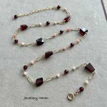 画像をギャラリービューアに読み込む, Garnet and pink opal necklace