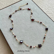 画像をギャラリービューアに読み込む, Garnet and pink opal necklace