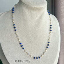 Laden Sie das Bild in den Galerie-Viewer, Lapis lazuli, pearl, chalcedony necklace