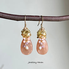 Laden Sie das Bild in den Galerie-Viewer, Peach moonstone, champagne zircon, pink opal earrings